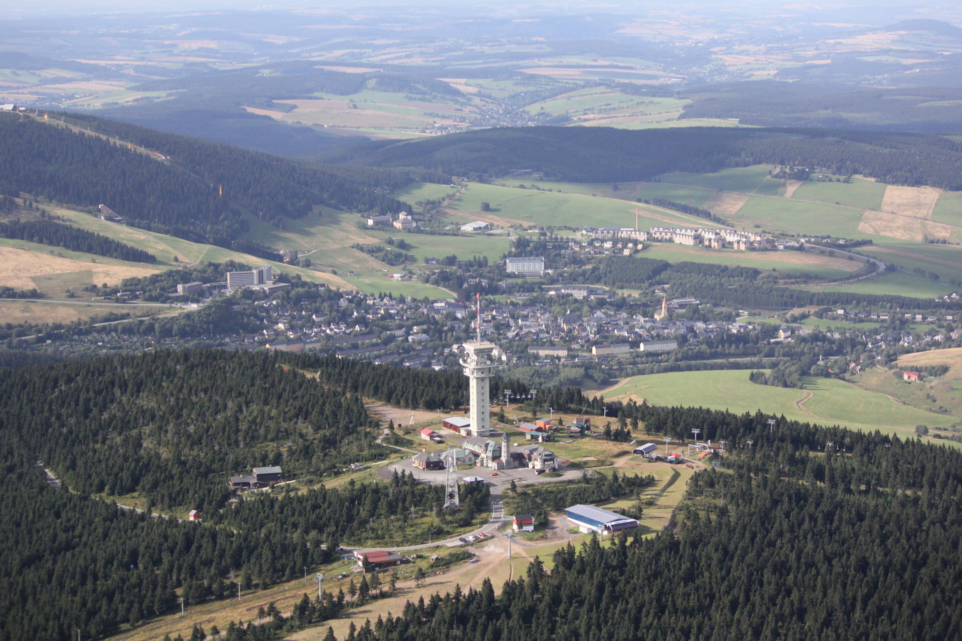 Klinovec, im Hintergrund Oberwiesenthal